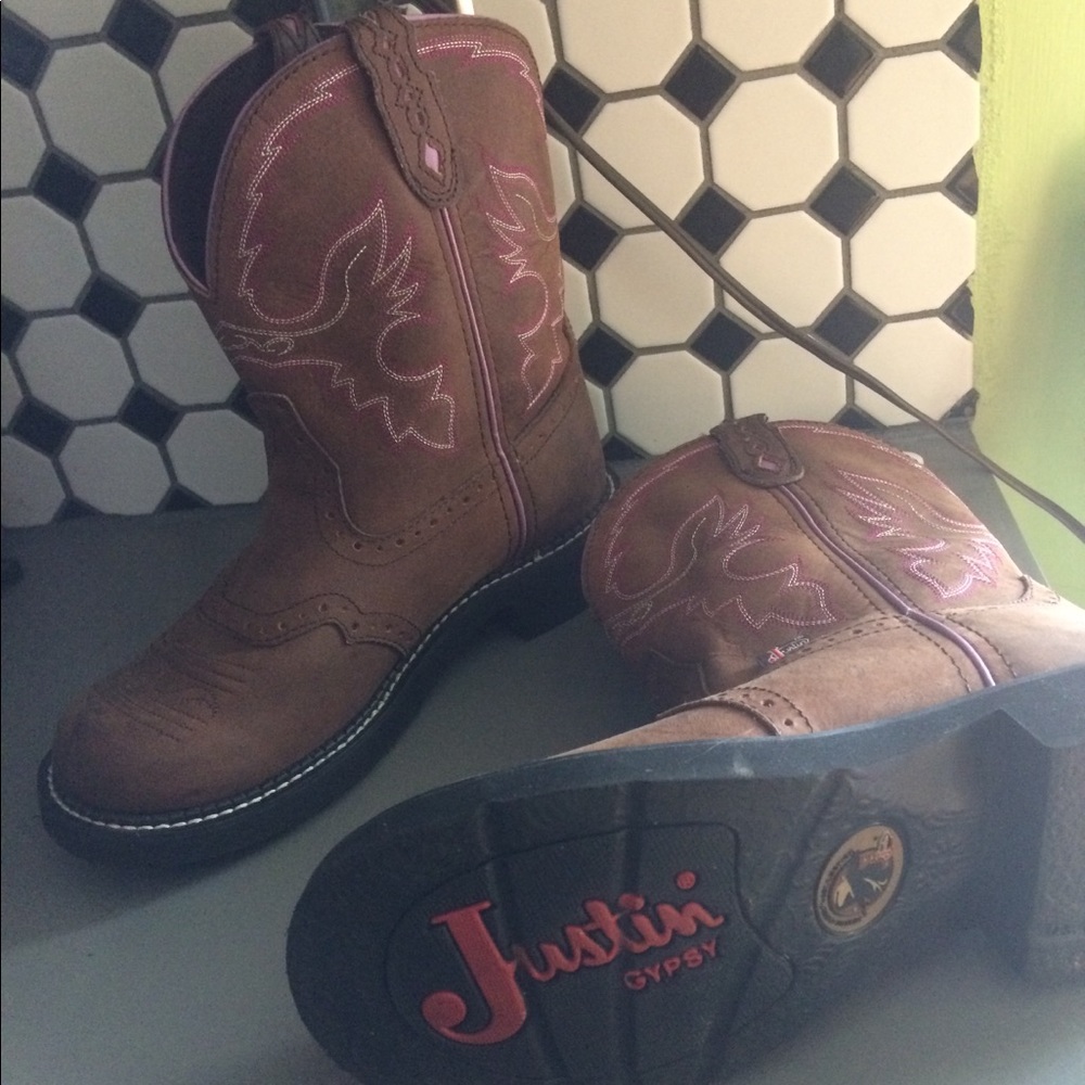 Justin gypsy boot- size 9
